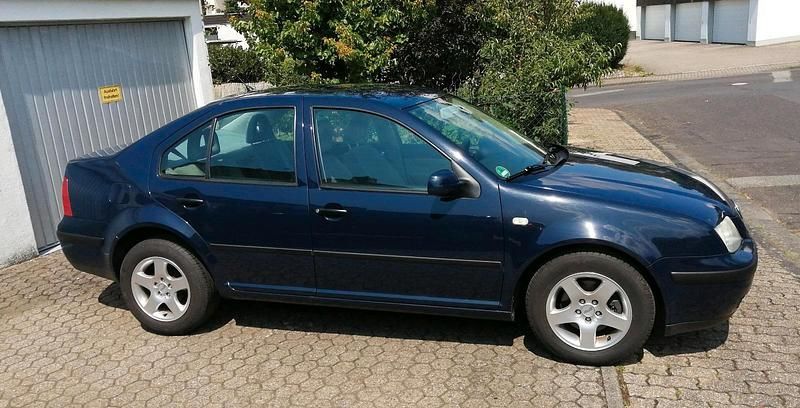 Gebraucht VW Bora Trendline 101 PS (74 kW) 1999 Blau Limousine