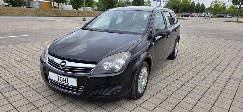 Schwarz Gebraucht 2010 Opel Astra Selection Kombi | 2.990 € (Guter Preis) - Bild 1/4