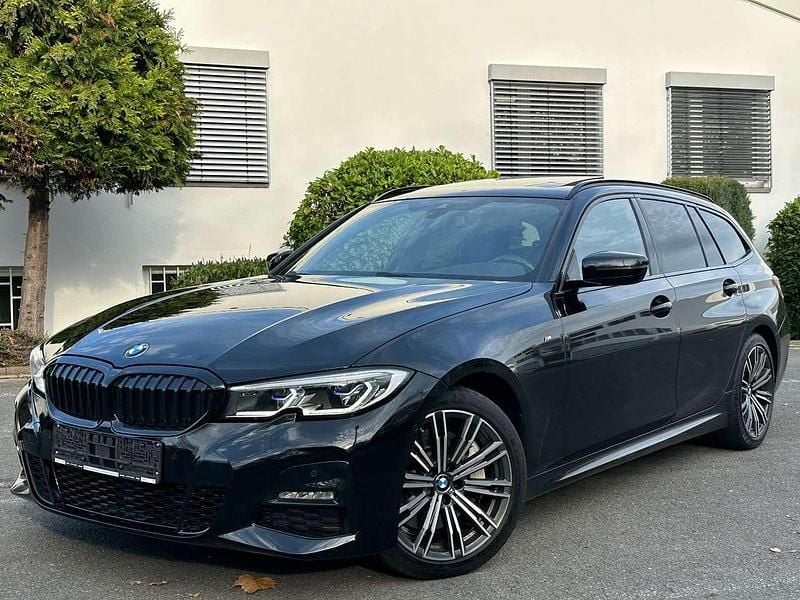 Schwarz Gebraucht 2021 BMW 330 M Sport Kombi | 26.900 € (Guter Preis) - Bild 1/4