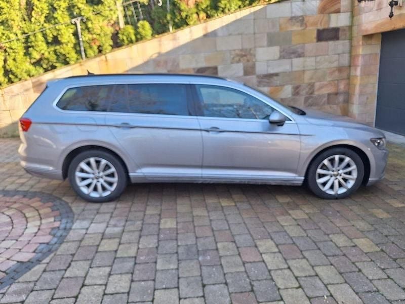 Gebraucht VW Passat Business 150 PS (110 kW) 2023 Silber Kombi