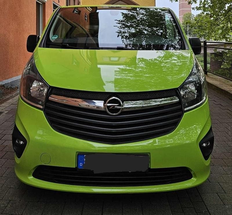 Grün Gebraucht 2015 Opel Vivaro Van | 11.900 € (Fairer Preis) - Bild 1/4