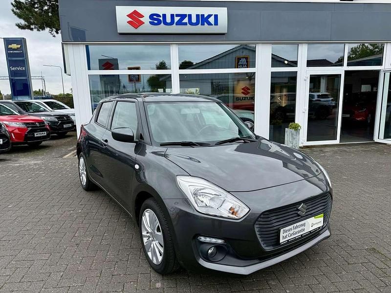 Grau Gebraucht 2017 Suzuki Swift Comfort Limousine | 11.200 € (Fairer Preis) - Bild 1/4