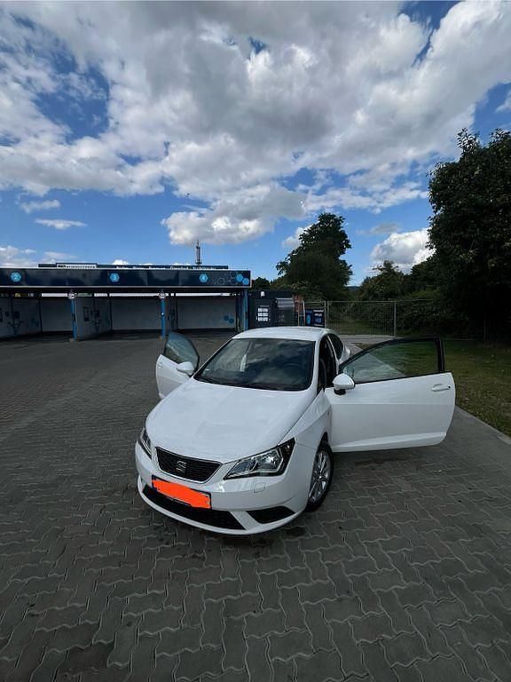 Weiß Gebraucht 2016 Seat Ibiza SC CONNECT Kleinwagen | 8.500 € (Teuer) - Bild 1/4