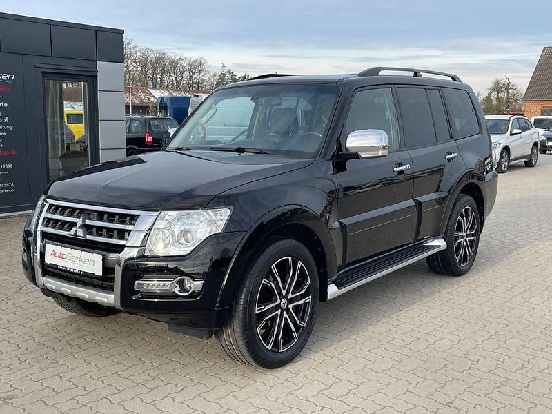 Gebraucht Mitsubishi Pajero Top 200 PS (147 kW) 2015 Black metallic SUV