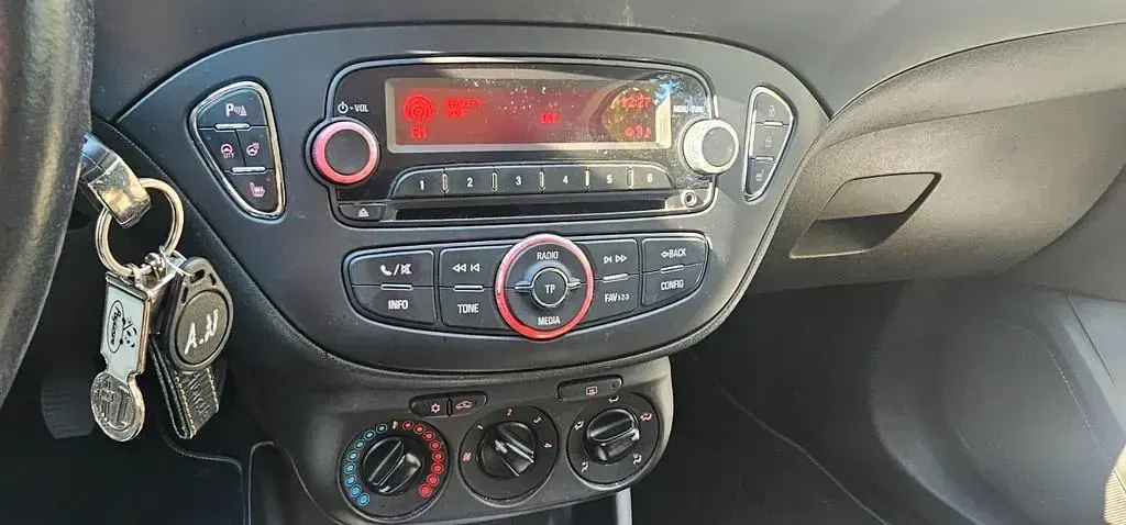 Gebraucht Opel Corsa Innovation 90 PS (66 kW) 2015 Rot Kleinwagen