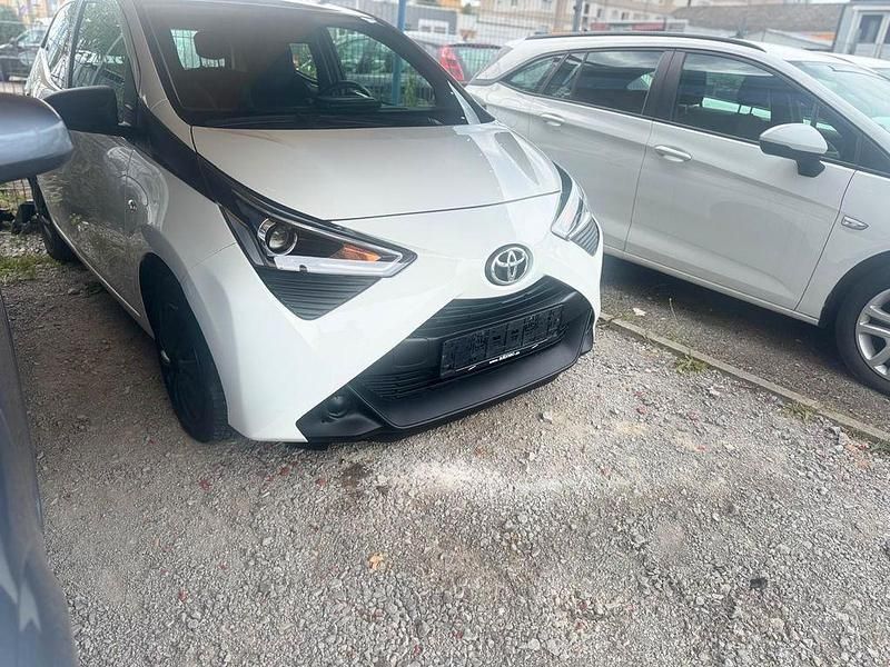 Gebraucht Toyota Aygo X-play 72 PS (52 kW) 2020 Weiß Kleinwagen