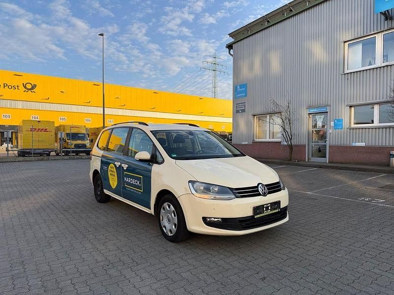 Gebraucht VW Sharan Trendline 150 PS (110 kW) 2019 Gelb Van / Kleinbus