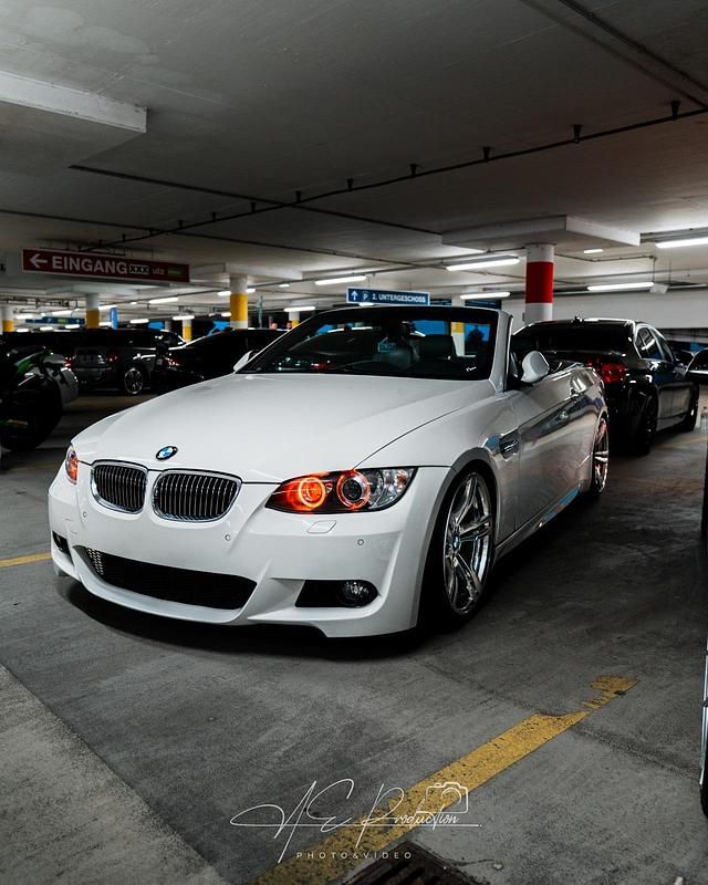 Weiß Gebraucht 2008 BMW 330 Cabriolet Performance Cabrio | 14.900 € - Bild 1/4