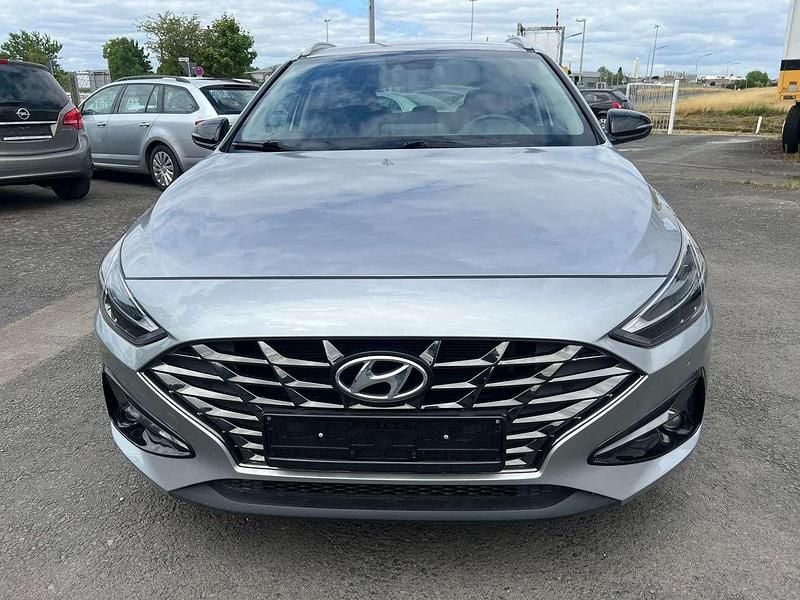 Shimmering silver / met Gebraucht 2022 Hyundai i30 Edition 30+ Kombi | 13.450 € (Fairer Preis) - Bild 1/4