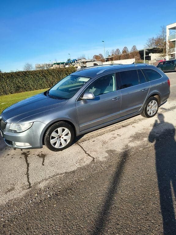 Gebraucht Skoda Superb Elegance 160 PS (117 kW) 2010 Grau Limousine