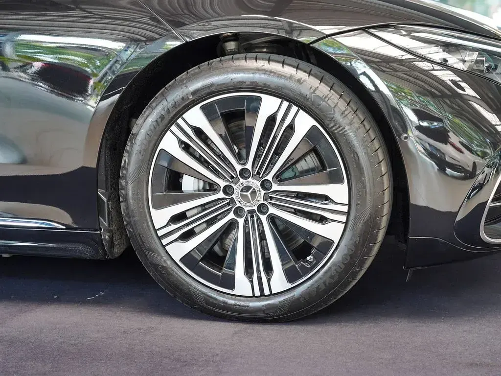 Gebraucht Mercedes EQS450+ AMG line 264 kW (360 PS) 2024 Obsidianschwarz Limousine