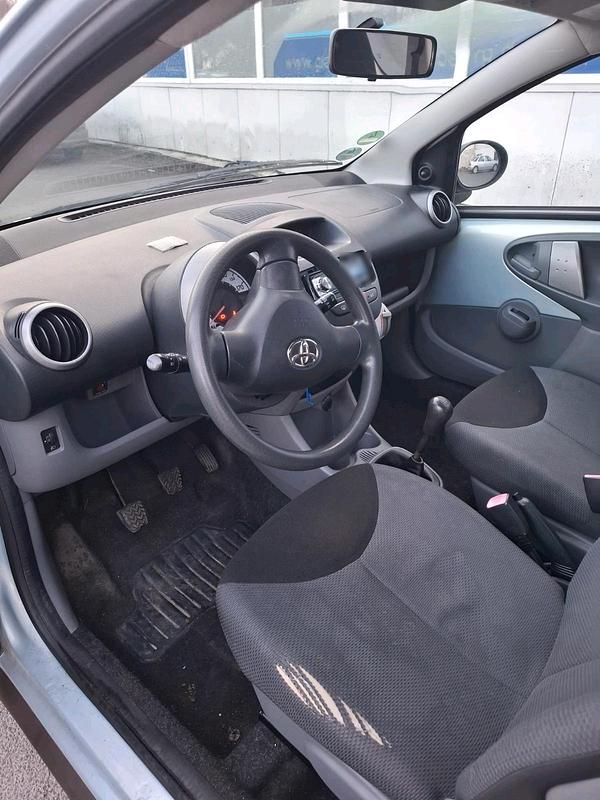 Gebraucht Toyota Aygo 68 PS (50 kW) 2007 Silber Kleinwagen