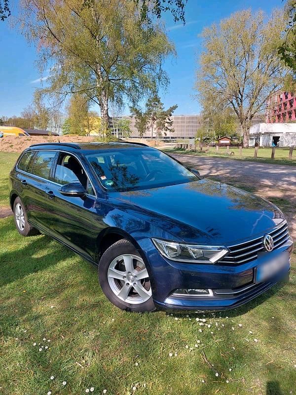 Gebraucht VW Passat 120 PS (88 kW) 2016 Blau Kombi