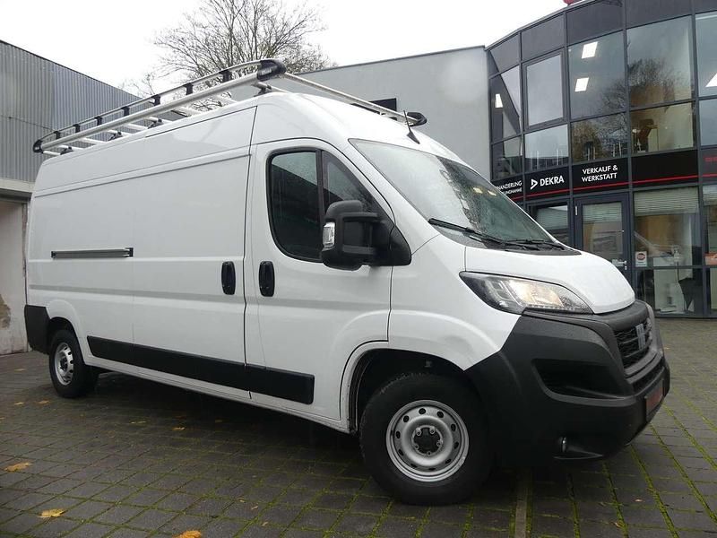 Gebraucht Fiat Ducato 140 PS (102 kW) 2023 Weiss (weiss (pastell)) (metallic) Van