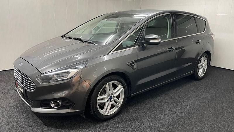 Grau Gebraucht 2016 Ford S-MAX Titanium Van / Kleinbus | 11.900 € (Superpreis) - Bild 1/4