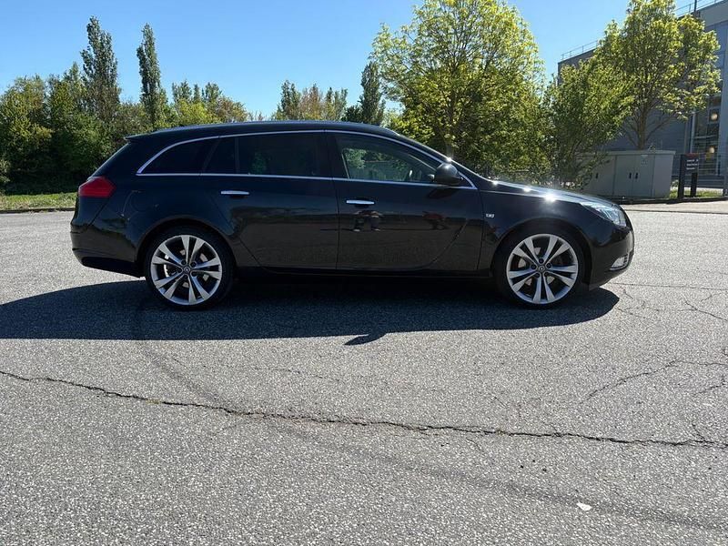 Gebraucht Opel Insignia 160 PS (117 kW) 2013 Schwarz Limousine