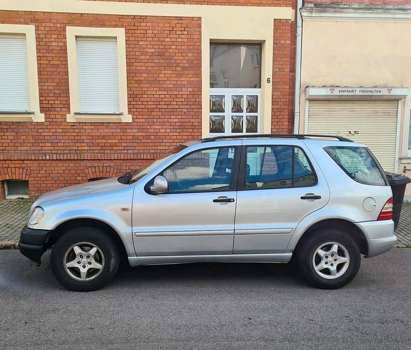 Silber Gebraucht 1999 Mercedes ML320 SUV | 3.500 € (Fairer Preis) - Bild 1/4