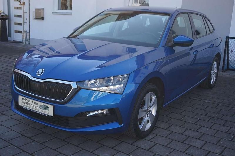 Gebraucht Skoda Scala Active 116 PS (85 kW) 2019 Raceblau metallic Kleinwagen