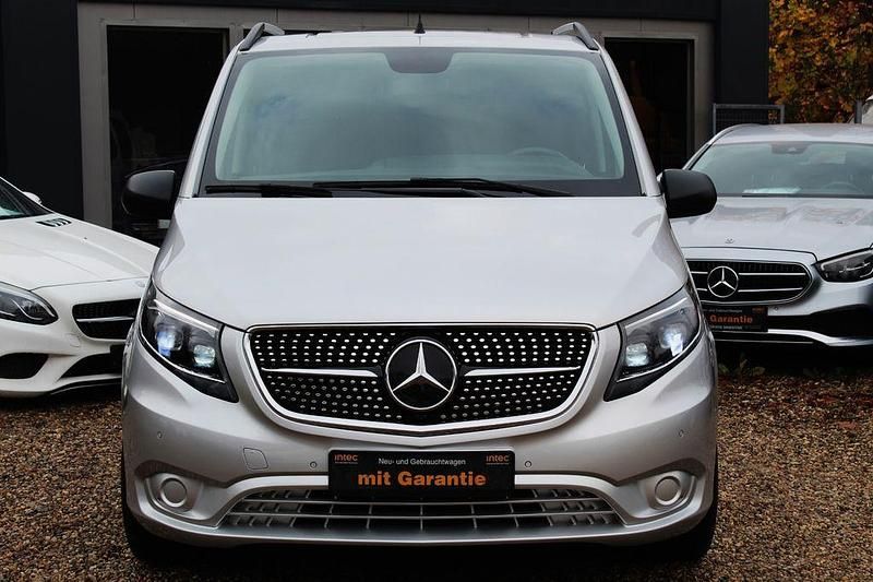 Gebraucht Mercedes V220 163 PS (119 kW) 2019 Silber Van / Kleinbus