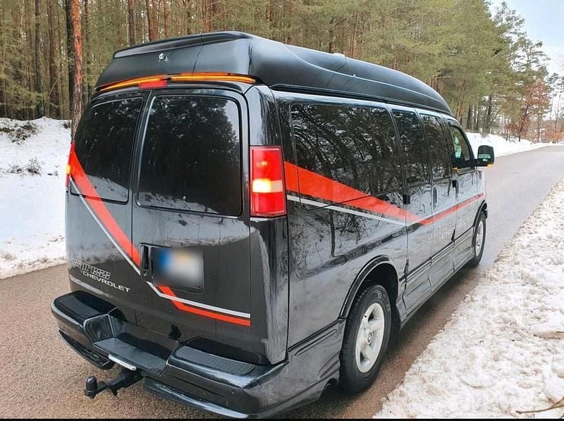 Używany Chevrolet Express 300 KM (220 kW) 2006 Czarny Minivan