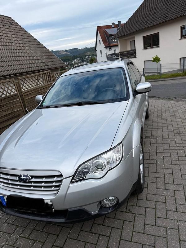 Silber Gebraucht 2007 Subaru Outback SUV | 8.200 € (Teuer) - Bild 1/4