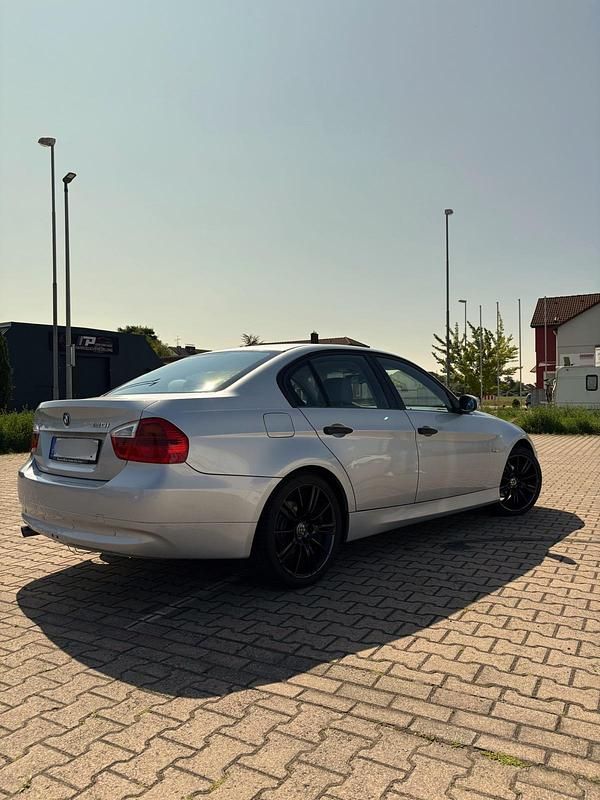 Silber Gebraucht 2005 BMW 320 Limousine | 4.999 € (Fairer Preis) - Bild 1/4
