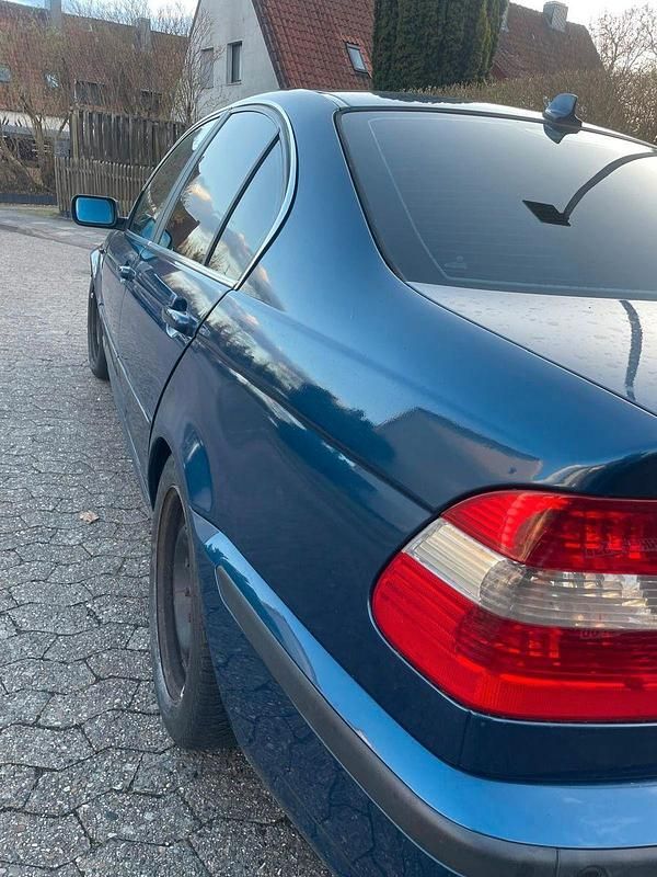 Gebraucht BMW 325 Basis 192 PS (141 kW) 2002 Blau Limousine