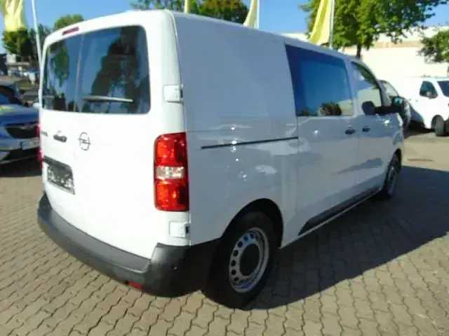 Gebraucht Opel Vivaro-e Combi 144 PS (105 kW) 2024 Weiß Van / Kleinbus