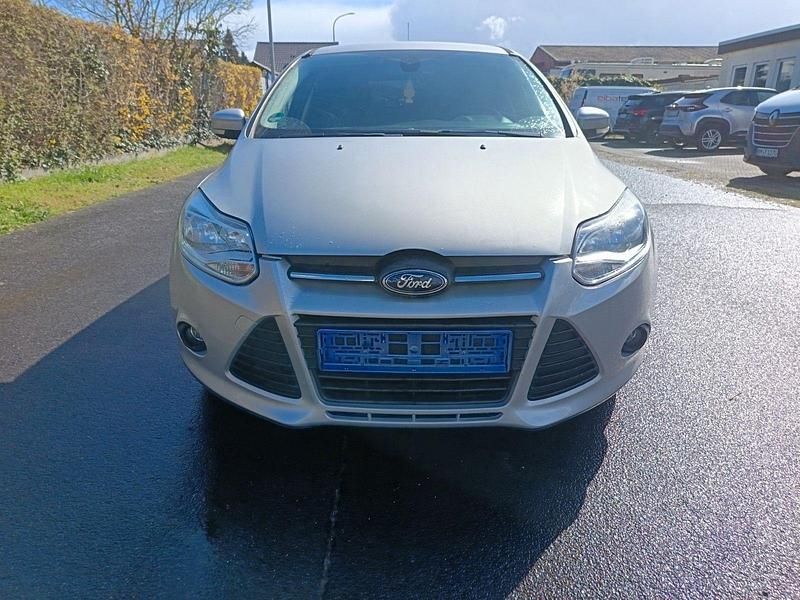 Gebraucht Ford Focus Trend 125 PS (91 kW) 2012 Silber Kombi