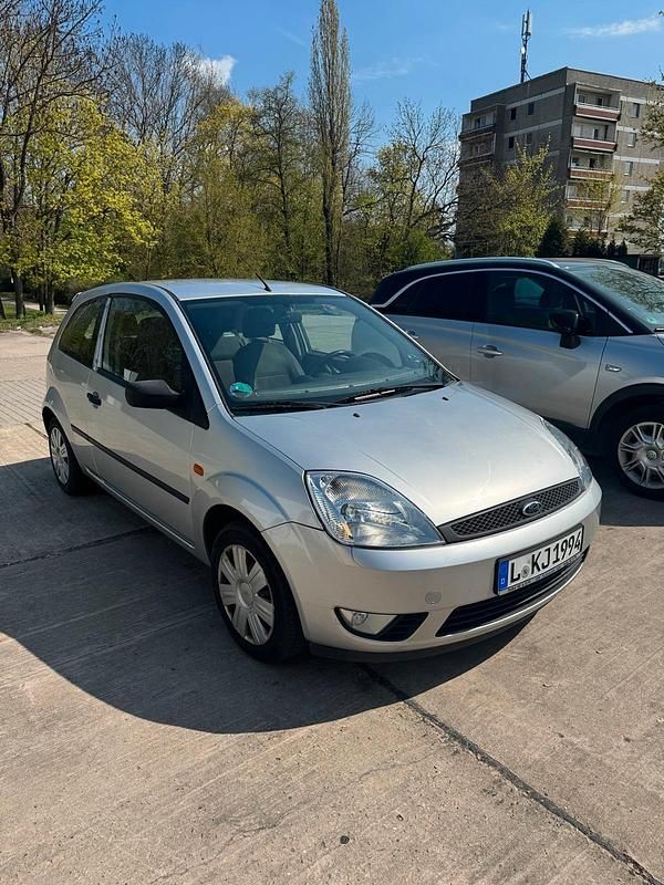 Gebraucht Ford Fiesta 80 PS (58 kW) 2003 Silber Kleinwagen