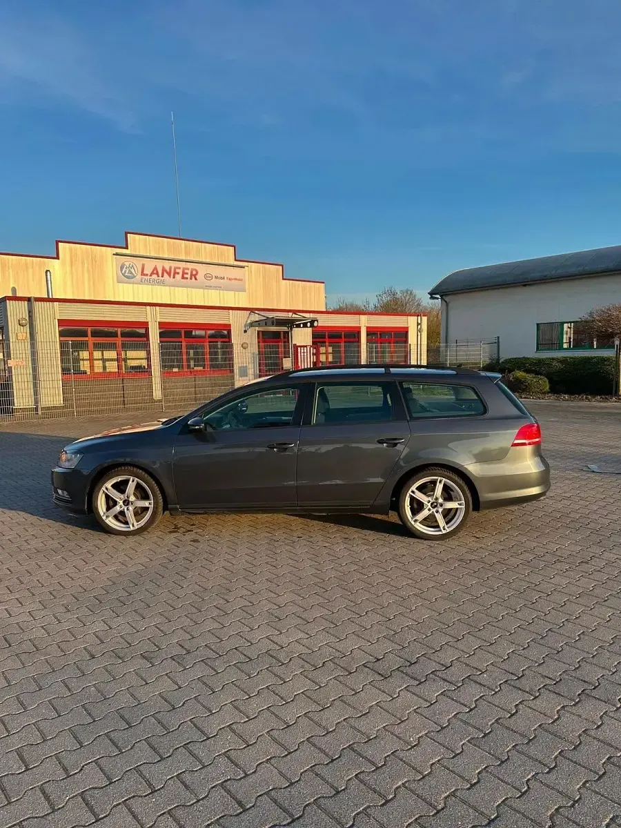 Gebraucht VW Passat 140 PS (102 kW) 2011 Grau Kombi