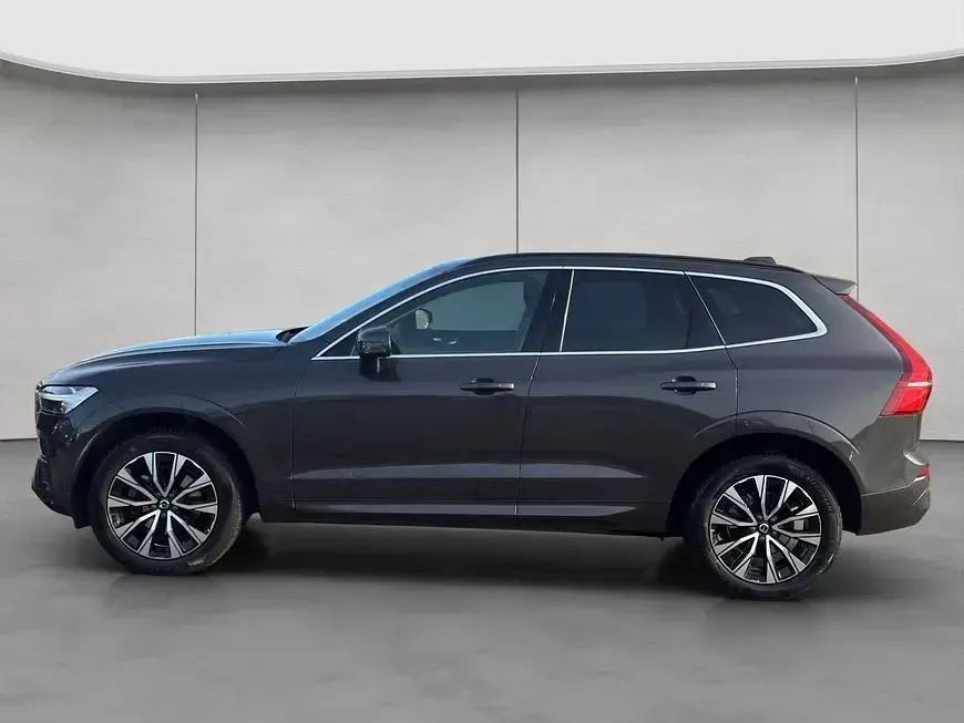 Gebraucht Volvo XC60 Core 250 PS (183 kW) 2024 Platinum grey metallic SUV