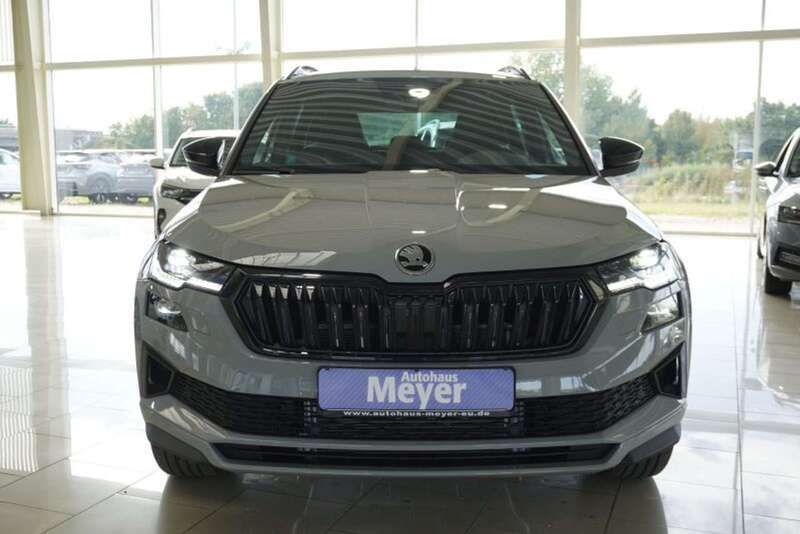 Graphite grau Neu 2025 Skoda Karoq SportLine SUV | 39.710 € (Guter Preis) - Bild 1/3