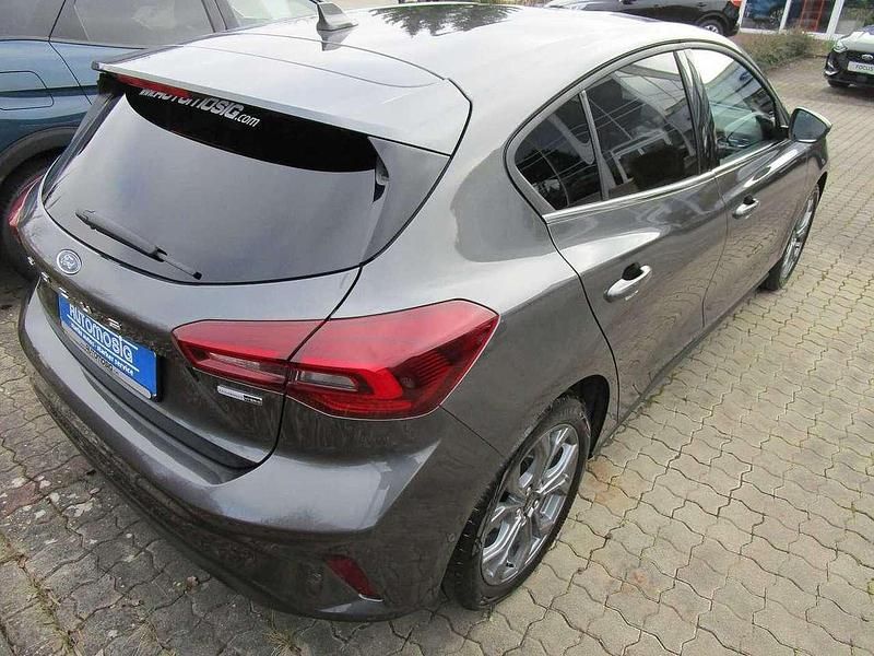 Gebraucht Ford Focus Titanium 125 PS (91 kW) 2023 Magnetic grau (metallic) Limousine