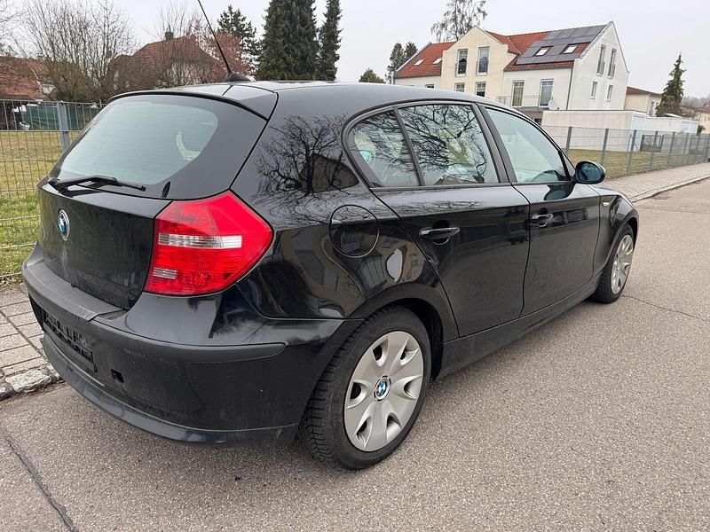 Gebraucht BMW 116 122 PS (89 kW) 2009 Schwarz Kleinwagen
