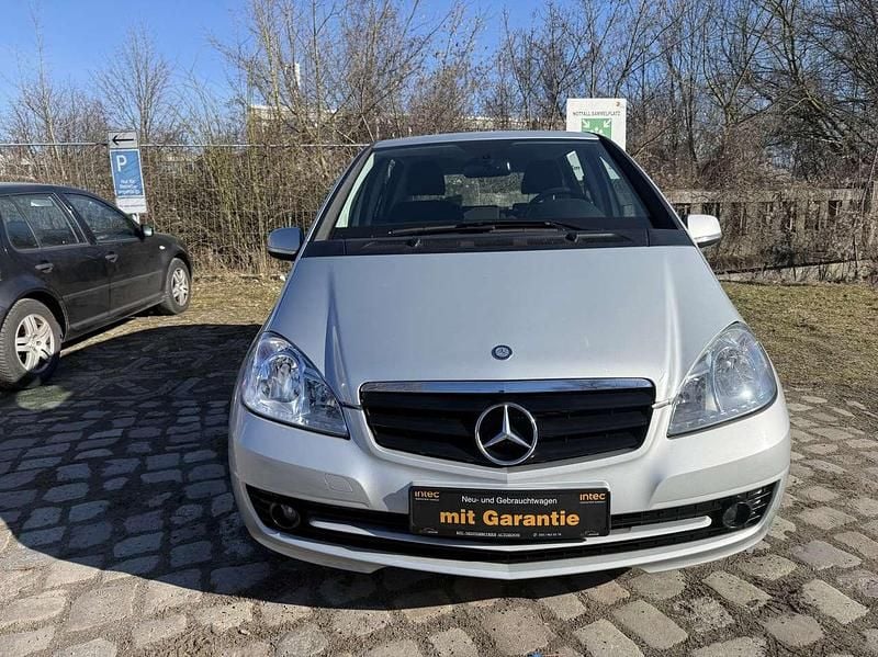 Gebraucht Mercedes A160 95 PS (69 kW) 2011 Polarsilber  metalliclack Kleinwagen