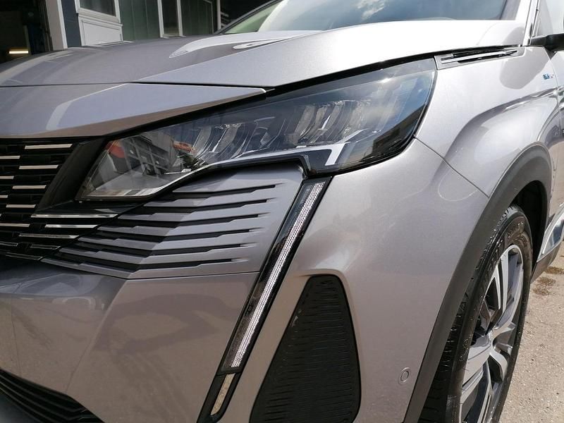 Gebraucht Peugeot 3008 Allure 224 PS (164 kW) 2022 Metfa artense silber Limousine