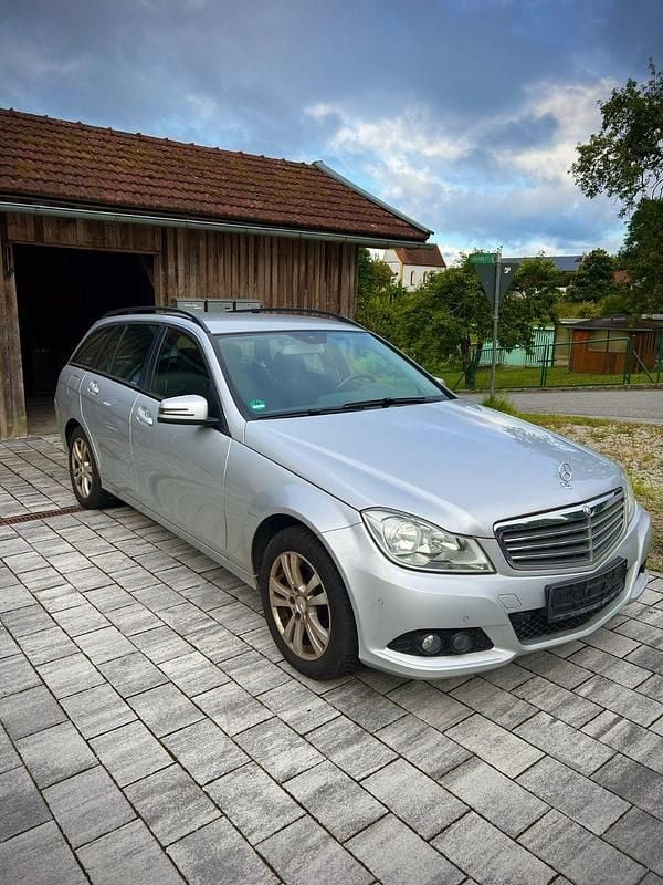 Grau Gebraucht 2013 Mercedes 220 Kombi | 4.490 € (Superpreis) - Bild 1/4
