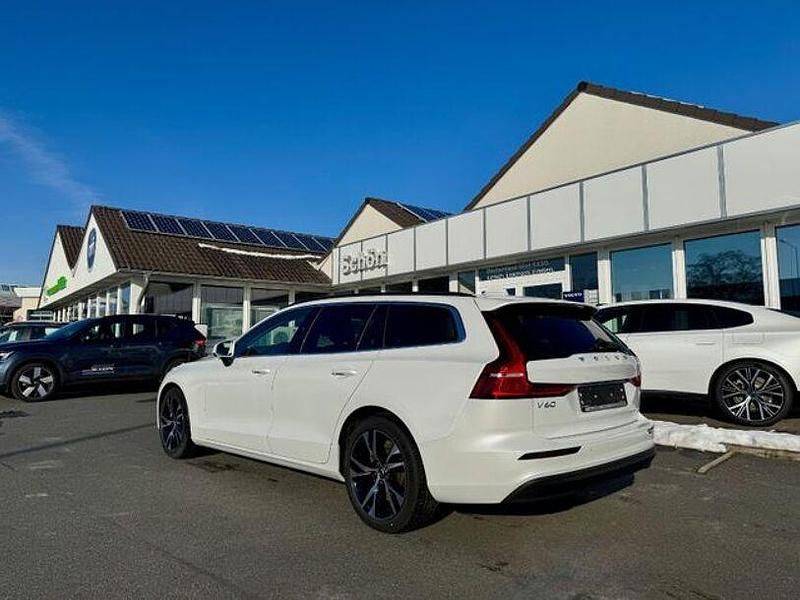Gebraucht Volvo V60 197 PS (144 kW) 2024 Weiß Kombi