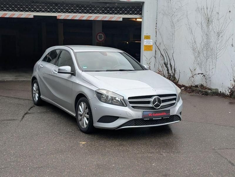 Gebraucht Mercedes A180 122 PS (89 kW) 2013 Silber Limousine