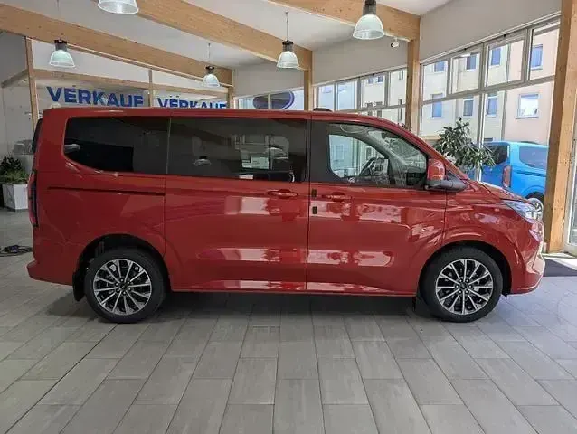 Gebraucht Ford Tourneo Custom Titanium 150 PS (110 kW) 2025 Silber Van
