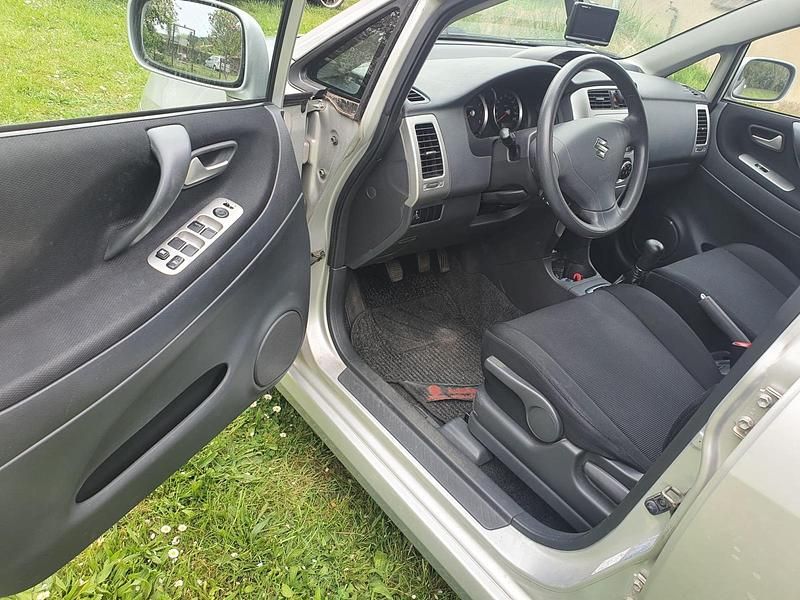 Gebraucht Suzuki Liana 107 PS (78 kW) 2004 Silber Kleinwagen