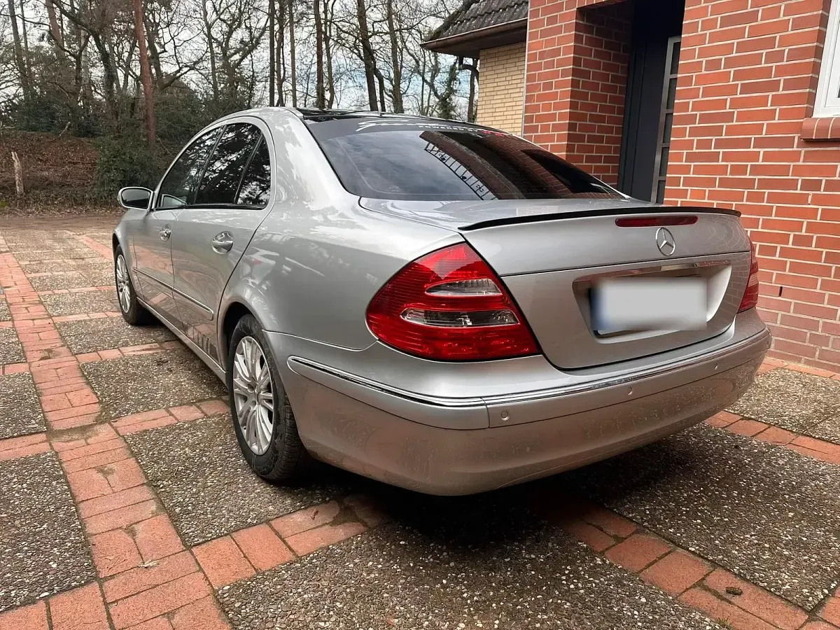 Gebraucht Mercedes E240 177 PS (130 kW) 2003 Silber Limousine