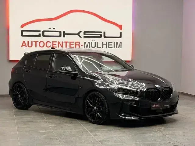 Gebraucht BMW M135 Comfort Edition 306 PS (225 kW) 2023 Schwarz Kleinwagen