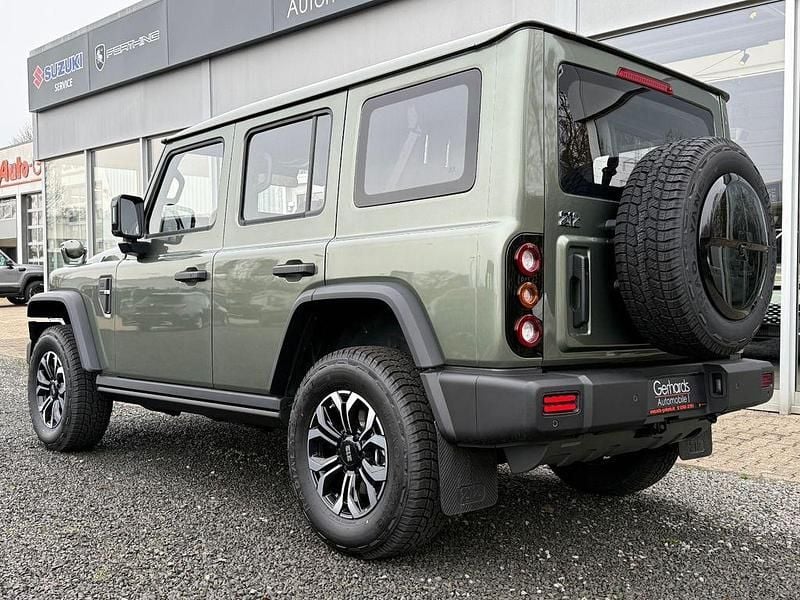 Neu BAW 212 166 PS (122 kW) 2026 Grünmetallic SUV