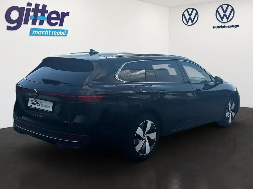 Gebraucht VW Passat IQ Drive 150 PS (110 kW) 2025 Grenadillschwarz metallic Kombi