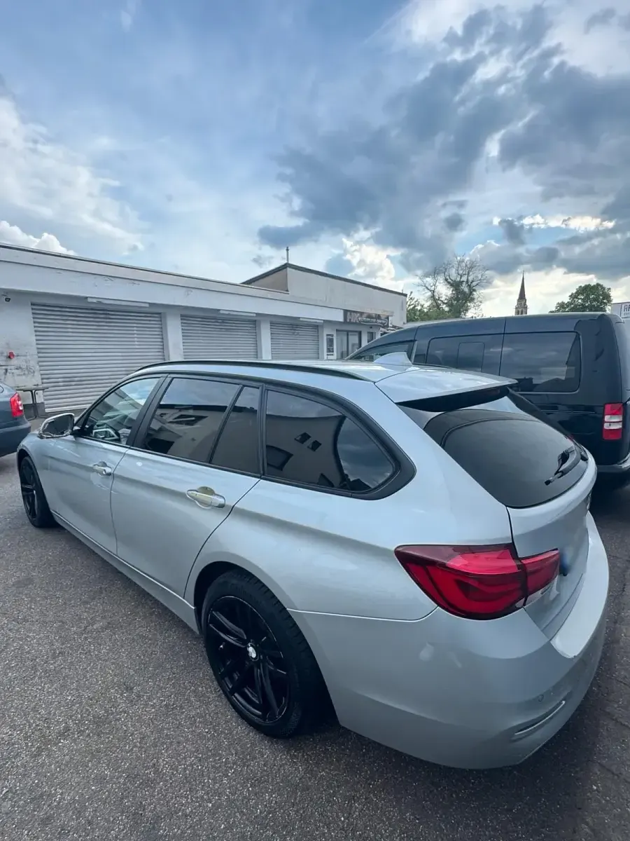 Gebraucht BMW 318 150 PS (110 kW) 2017 Grau Kombi