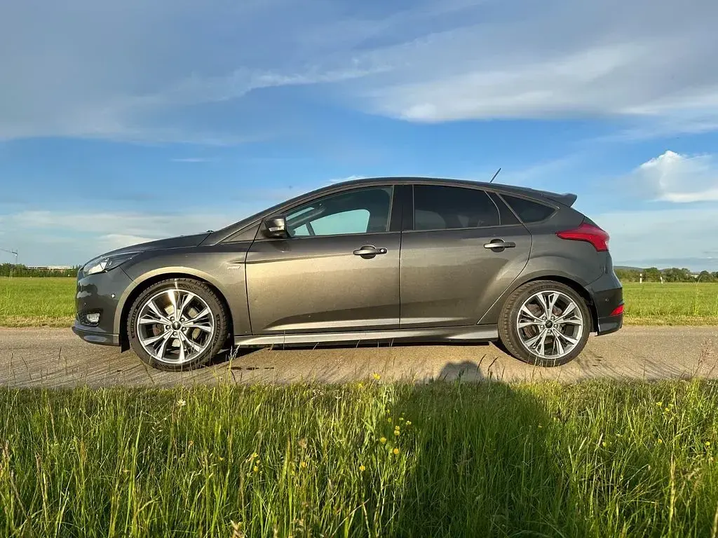 Gebraucht Ford Focus ST-Line 182 PS (133 kW) 2018 Grau Limousine