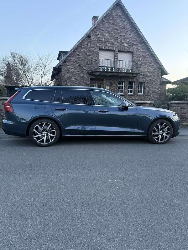 Gebraucht Volvo V60 Inscription 250 PS (183 kW) 2019 Kombi