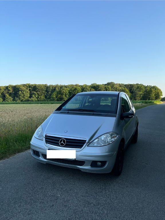Silber Gebraucht 2006 Mercedes A150 Classic Van / Kleinbus | 1.899 € - Bild 1/4